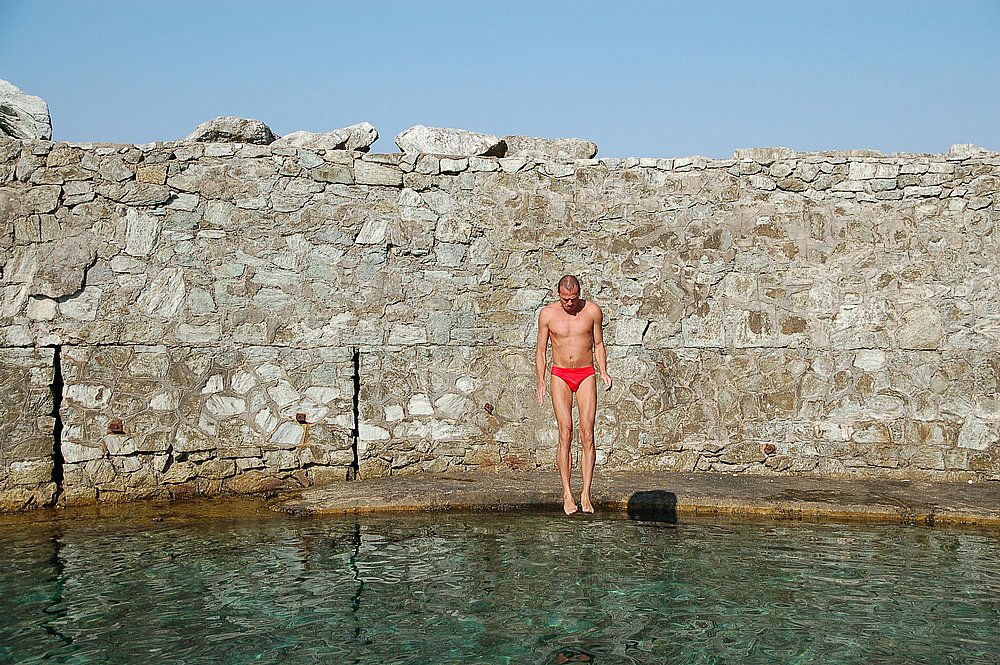 Cap Corse, Marine di Giottani (Ralf springt ins Hafenbecken 2).JPG